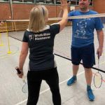 Segler spielen Badminton